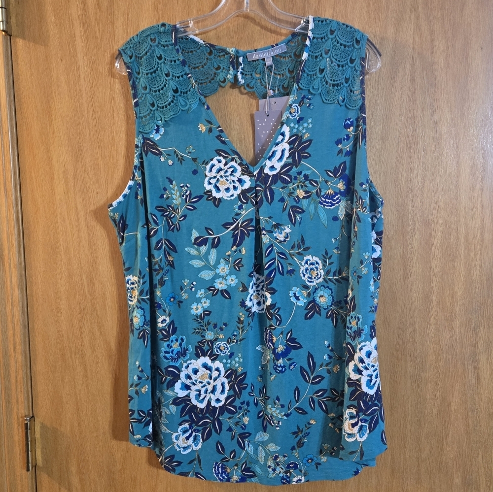 Daniel Rainn Fantine Floral Crochet Tank Top